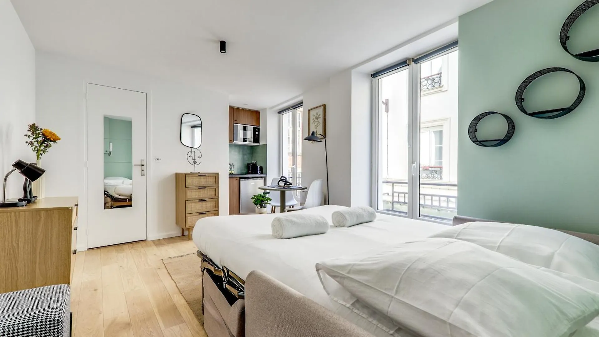 Montmartre L Center & Historic Sacre-Coeur Apartment Paris France
