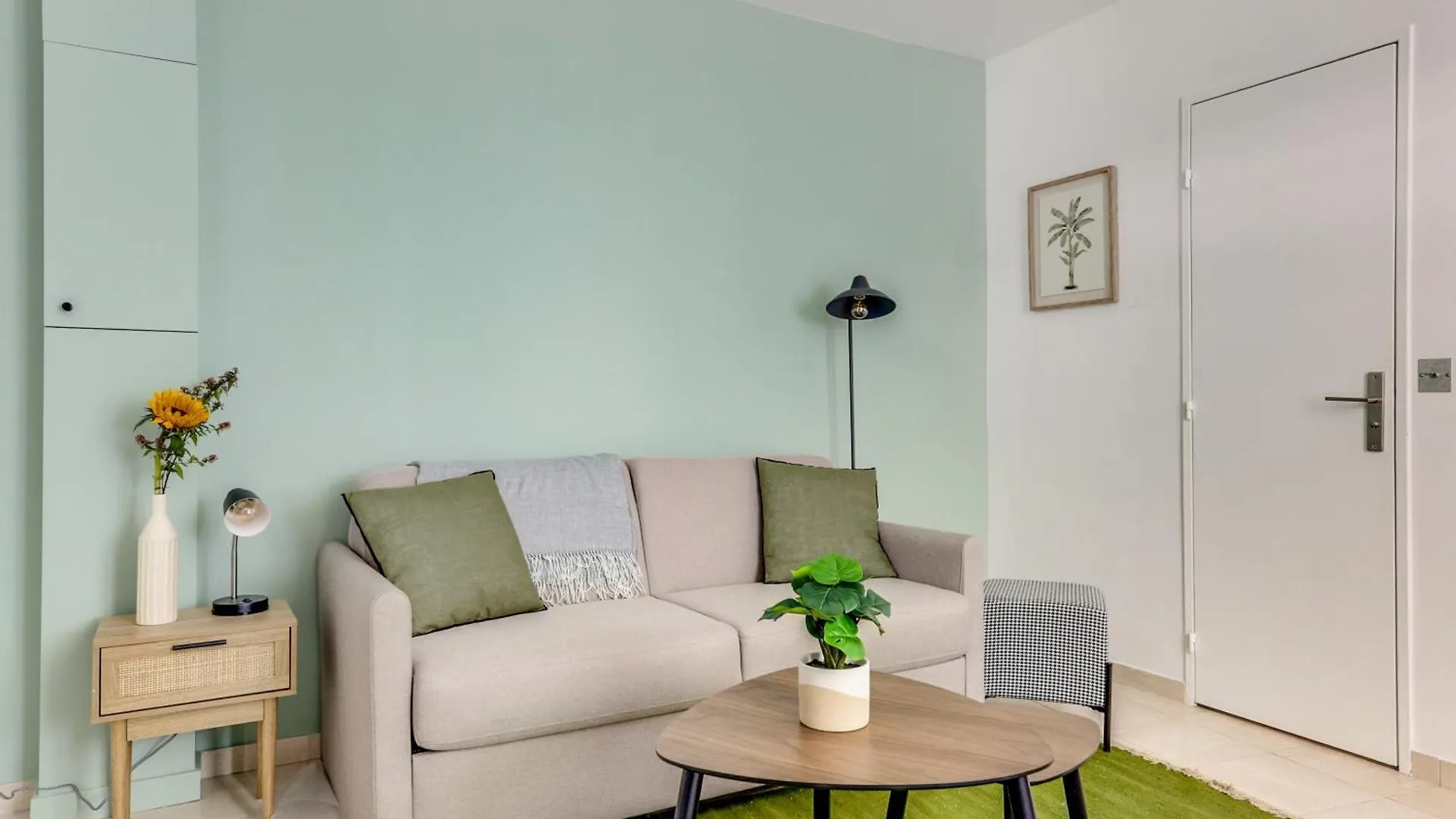 Montmartre L Center & Historic Sacre-Coeur Apartment Paris France